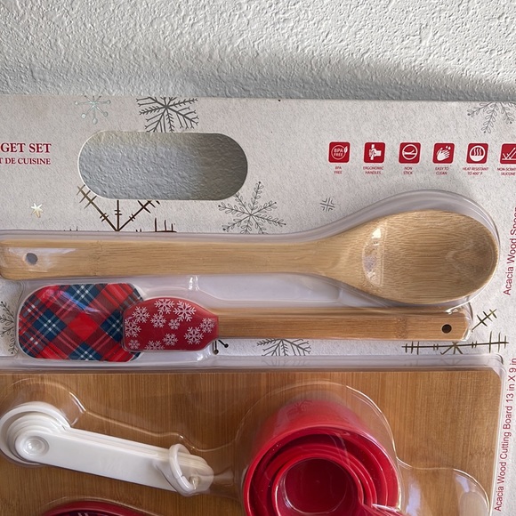 Holiday Christmas Kitchen gadgets set 19 pieces NEW - Picture 3 of 5